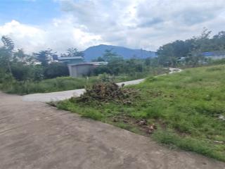 Cần bán 2 lô đất thổ cư mặt tiền đường bê tông gần ủy ban xã và trường học