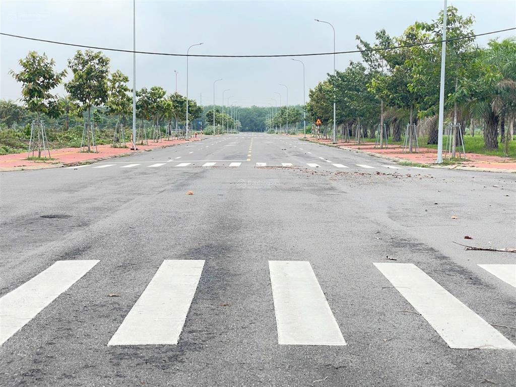 Mega city 2  đất nền tthc nhơn trạch đường 25c giá 1.360 tỷ/nền/110m2 shr  0906 720 ***