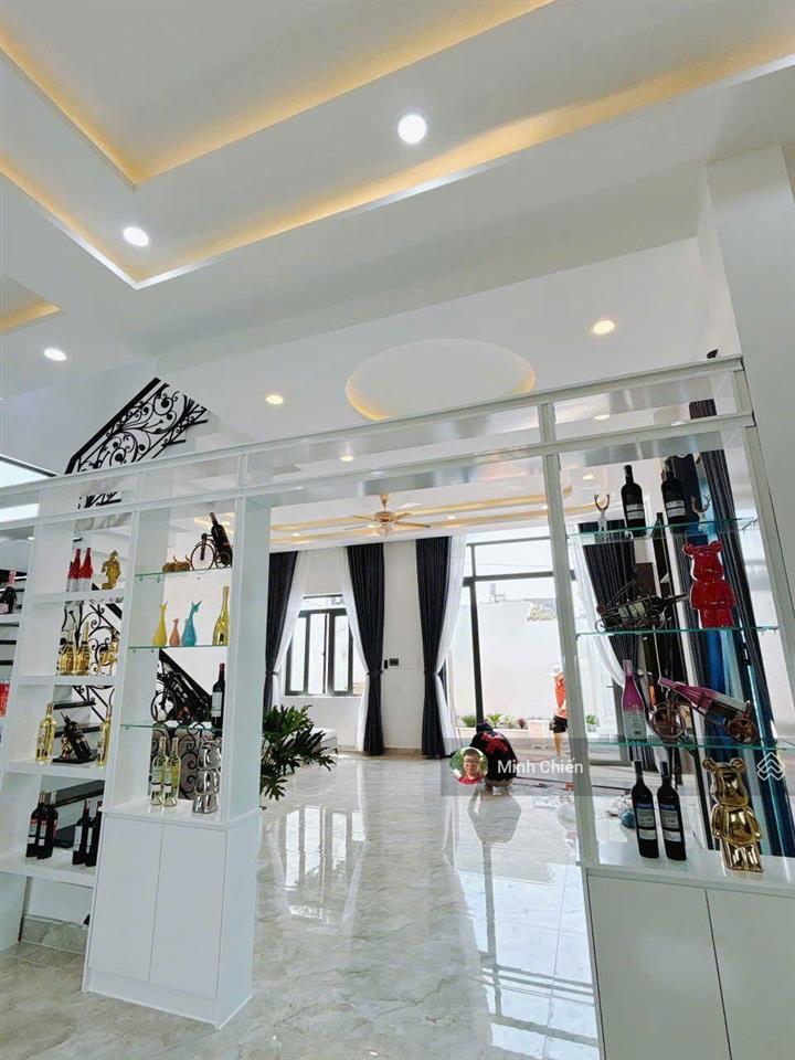 Nhà biệt thự 1 trệt 1 lầu 10x16m, hẻm nhựa 8m, gần dương công khi, ub xã tân hiệp cũ