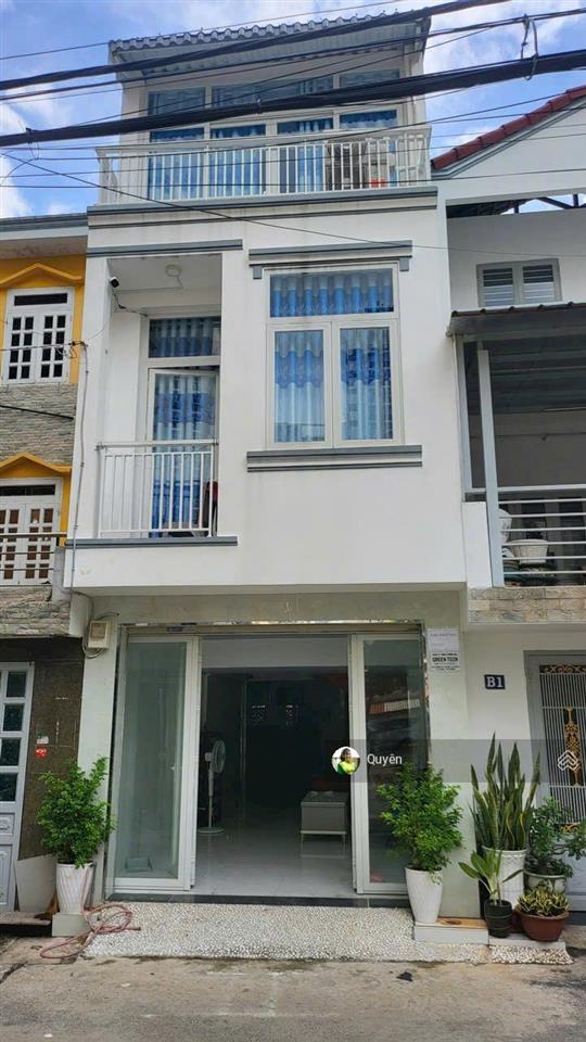 Bán nhà 3 tầng! chỉ 10,9 tỷ  đường ô tô tránh nhau  dt 51m2  đường số 3 phường bình an