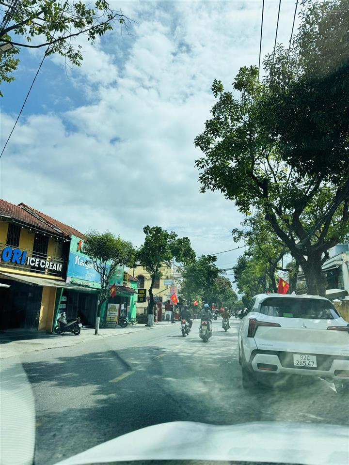 Cần bán đất tặng nhà cấp 4 mt hùng vương thuộc cẩm phô dt 95m2 giá 15 tỷ 200