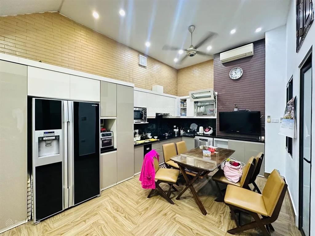 Bán nhà phố quán thánh, diện tích 110m2, mặt tiền 6.8m. ngõ oto dừng đỗ. giá 34.9 tỷ.