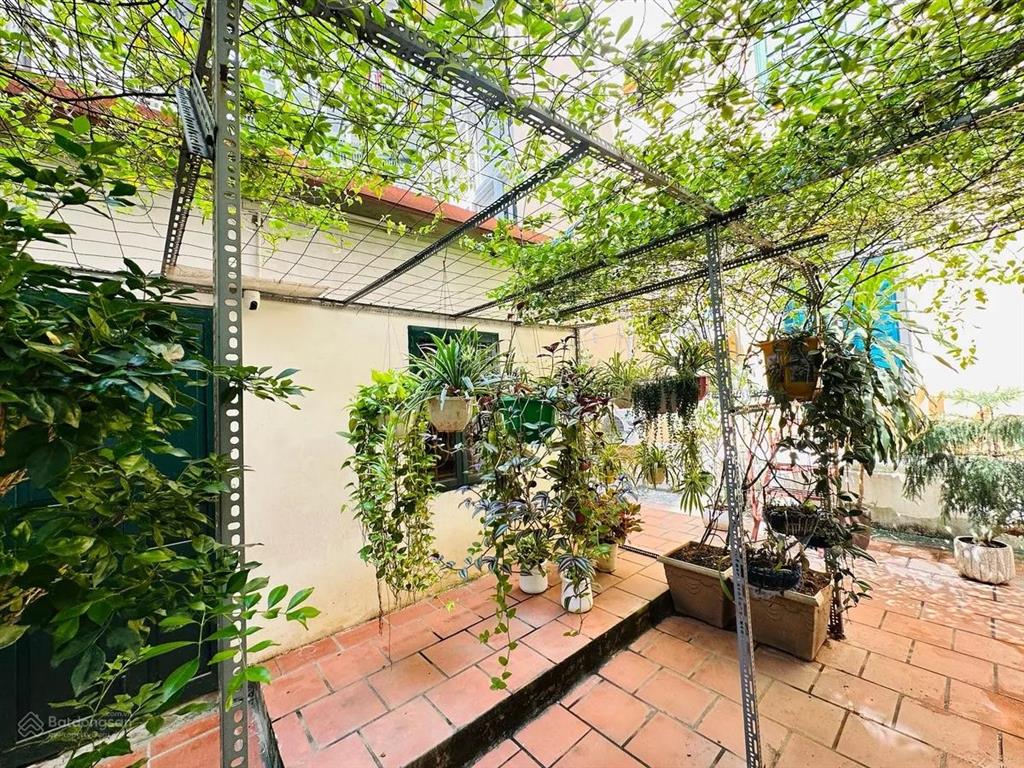 Bán nhà phố quán thánh, diện tích 110m2, mặt tiền 6.8m. ngõ oto dừng đỗ. giá 34.9 tỷ.