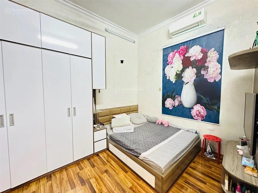 Bán nhà phố quán thánh, diện tích 110m2, mặt tiền 6.8m. ngõ oto dừng đỗ. giá 34.9 tỷ.