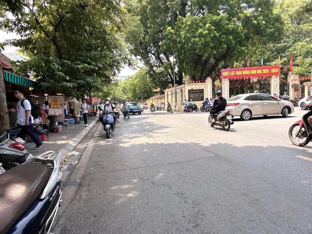 Bán nhà mặt phố thuỵ khuê, đồng cổ, dt 200m2xmt 9.3m. vỉa hè, kinh doanh, đi bộ ra hồ tây. giá 86tỷ