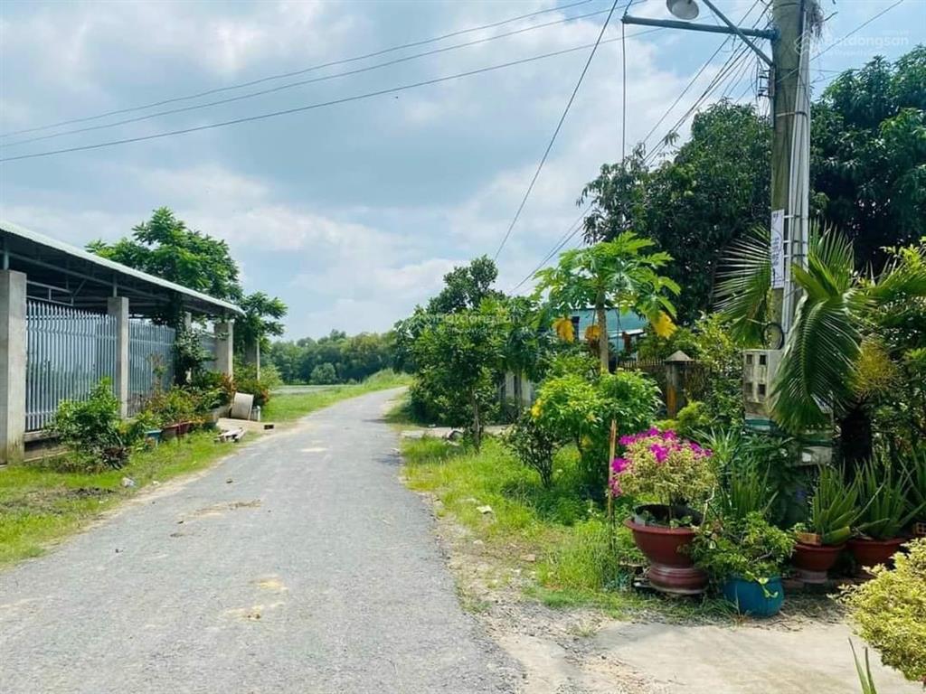 Bán gấp 1800m2 đất vườn ngay gần ql1a thuộc trảng bom. sang tên trong ngày. giá 800 triệu