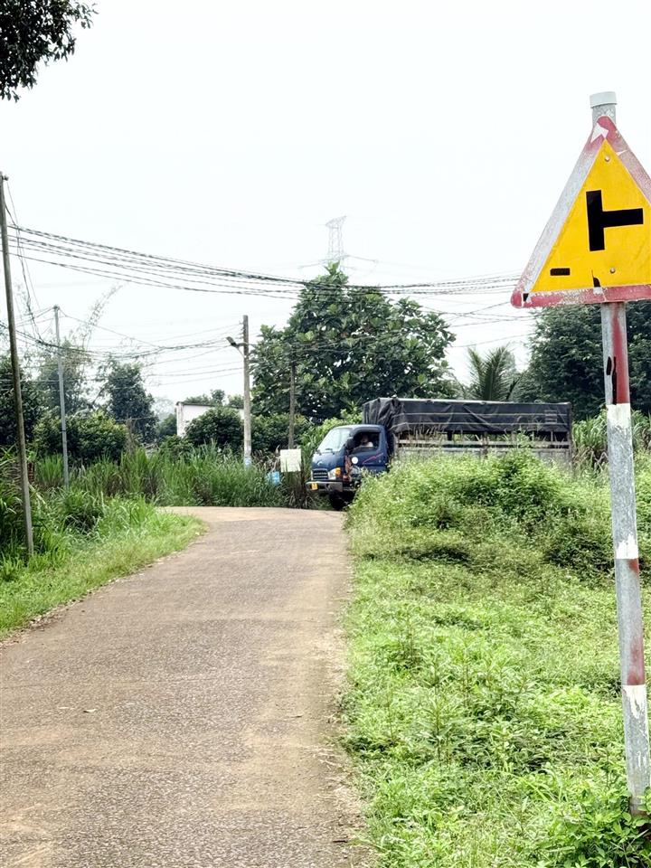 Đất thổ cư 260 m² , đường bê tông, gần ngã tư dầu giây, hướng về sân bay long thành. giá 750 triệu