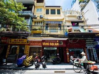 Cho thuê nhà 84 hàng bạc 30m2, gác xép 15m2, mặt tiền 2.1m, giá thuê 50 triệu.  0342 567 ***