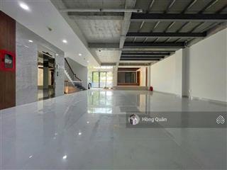 Toà nhà trần quý kiên cho thuê, dt 10x24m, hầm 7 tầng sàn trống. giá 250tr/th. quân 0901 380 ***