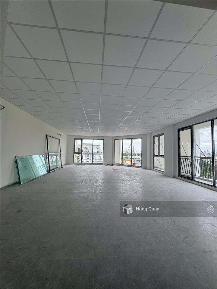 Toà nhà góc 2 mặt tiền cho thuê, dt 8x20m, hầm  6 tầng. trang bị đầy đủ.  quân 0901 380 ***
