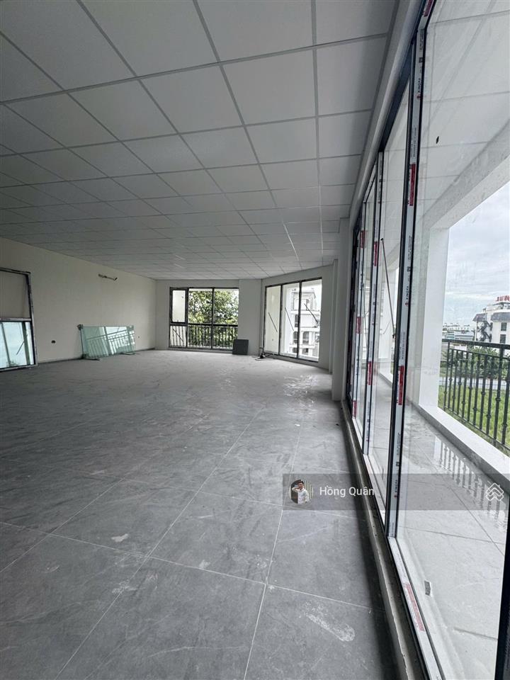 Toà nhà góc 2 mặt tiền cho thuê, dt 8x20m, hầm  6 tầng. trang bị đầy đủ.  quân 0901 380 ***