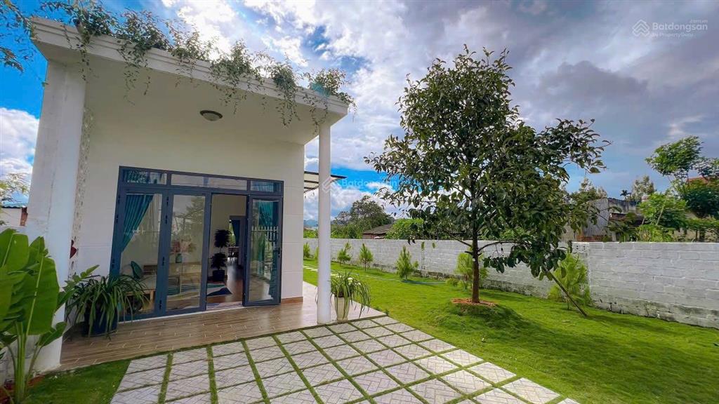 Căn nhà vườn ngay tp. bảo lộc 360m2 siêu đẹp ngay ql20 chỉ 500m, full nội thất view suối cực kì đẹp