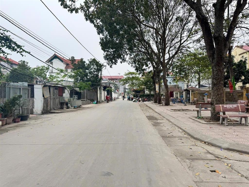 ( siêu hiếm )chỉ hơn 2 tỷ đất kinh doanh trục chính thị trấn quang minh , mê linh , hn