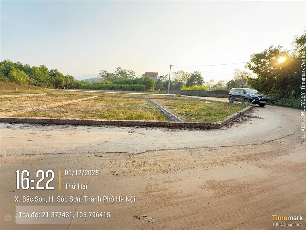 Cần bán gấp lô đất full thổ cư 100m2 tại sóc sơn 900triệu. ô tô vào đất đường rộng 8m. nở hậu