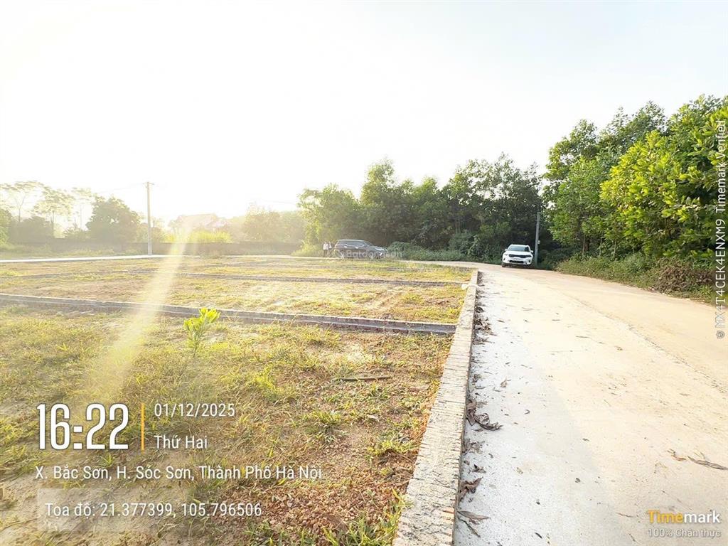 Cần bán gấp lô đất full thổ cư 100m2 tại sóc sơn 900triệu. ô tô vào đất đường rộng 8m. nở hậu