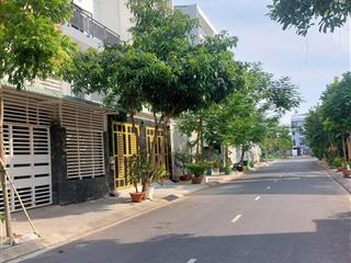 Bán nhà khu invesco tại cát lái. quận 2. dt 7x17m 1 trệt 3 lầu. sổ hồng hoàn công đầy đủ. giá 12 tỷ