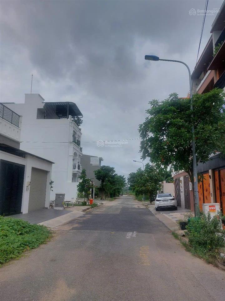 Bán đất dự án phú nhuận1.2. phường thạnh mỹ lợi . quận 2 dt 7x18.5m(129.5m2) giá 140 tr/m2.