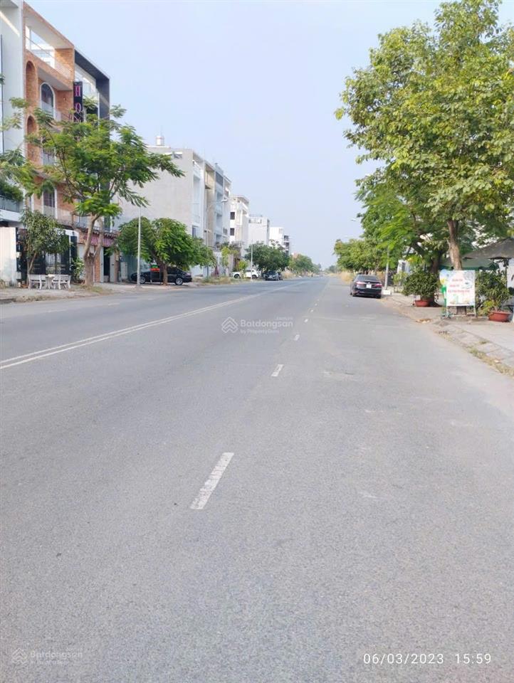 Kẹt tiền bán gấp lô đất sổ đỏ tại cát lái q2. sát trường đại học umt. dt 7x20m(140m2) giá 65 tr/m2