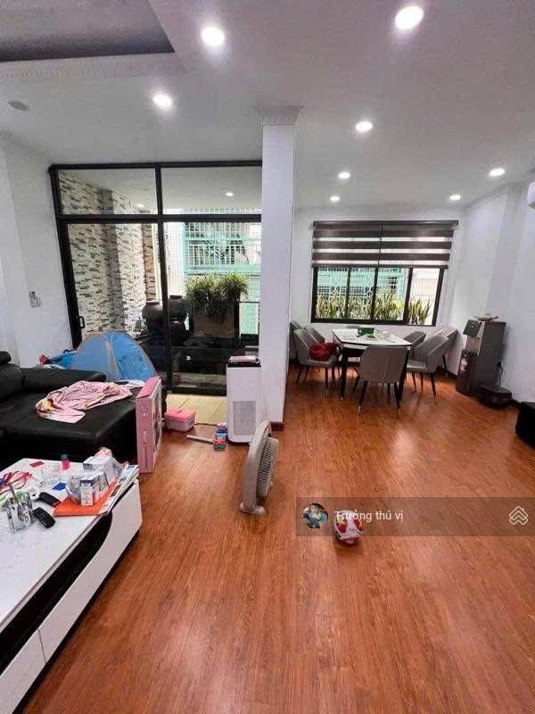 Bán nhà hoàng cầu, đống đa 60m2 chỉ nhỉnh 31tỷ