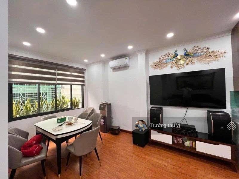 Bán nhà hoàng cầu, đống đa 60m2 chỉ nhỉnh 31tỷ