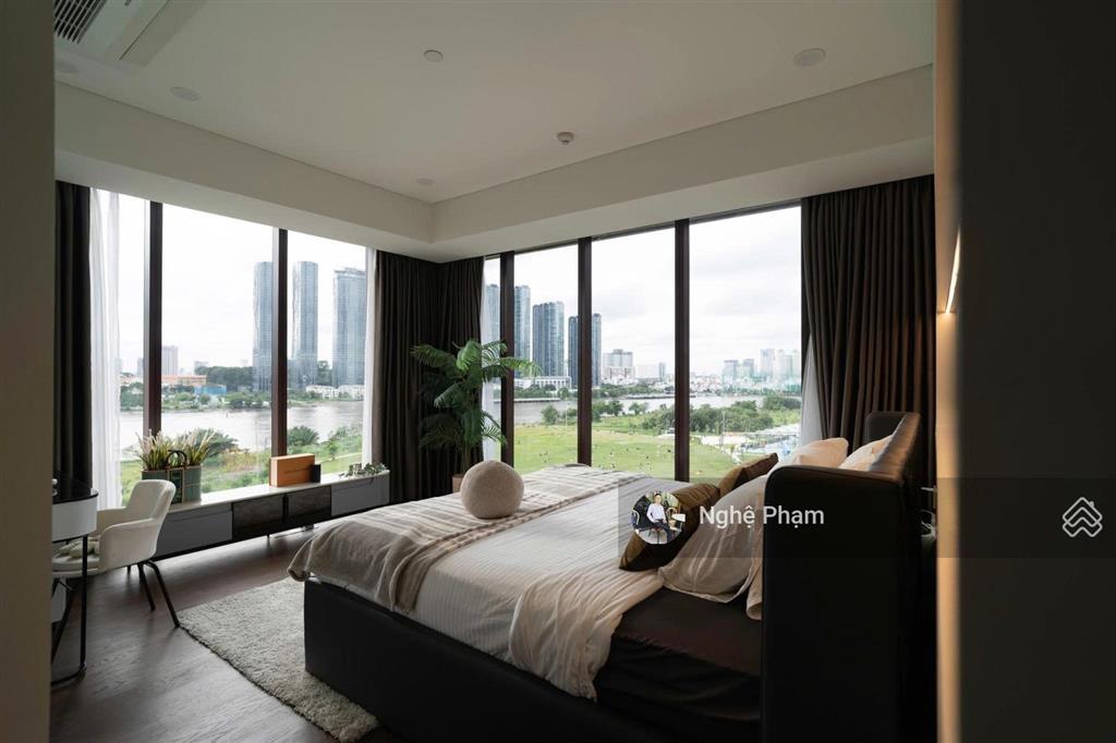 Chủ nhà định cư nước ngoài cần bán 3 phòng ngủ galleria  metropole view sông, cầu ba son, có sổ
