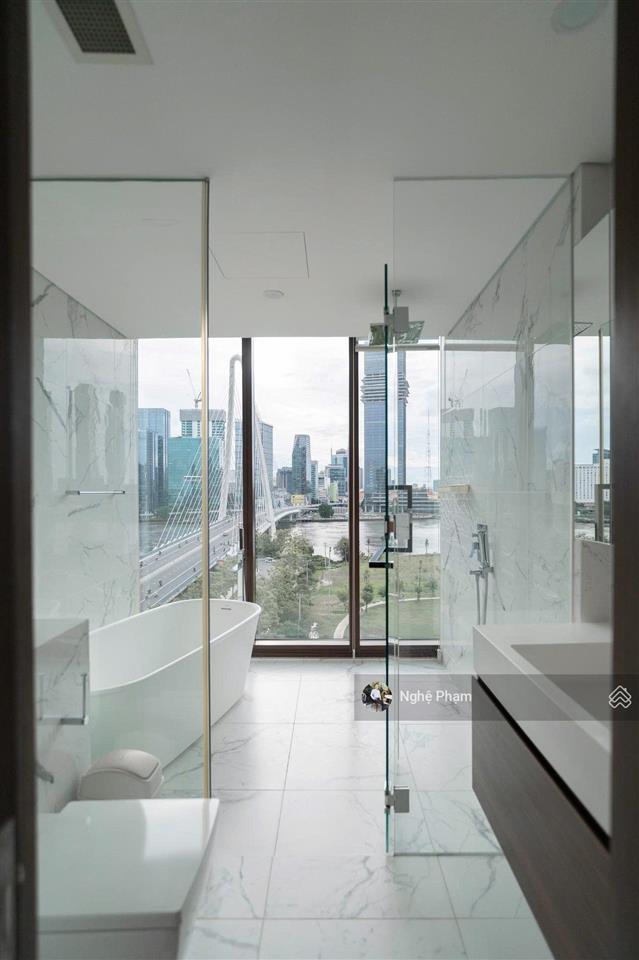 Chủ nhà định cư nước ngoài cần bán 3 phòng ngủ galleria  metropole view sông, cầu ba son, có sổ