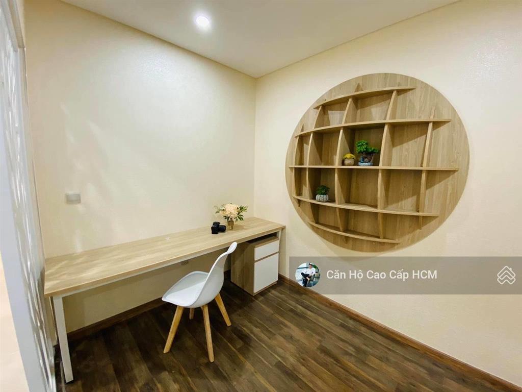 Chủ nhà kẹt tiền bán gấp căn hộ 2pn+1 hà đô centrosa nội thất đẹp, giá tốt. xem nhà ngay 0932 106 ***
