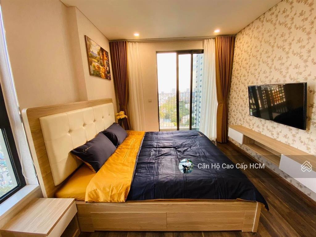 Chủ nhà kẹt tiền bán gấp căn hộ 2pn+1 hà đô centrosa nội thất đẹp, giá tốt. xem nhà ngay 0932 106 ***