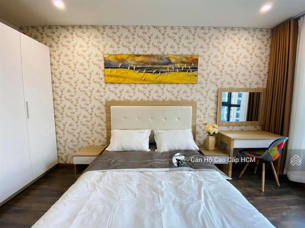 Chủ nhà kẹt tiền bán gấp căn hộ 2pn+1 hà đô centrosa nội thất đẹp, giá tốt. xem nhà ngay 0932 106 ***