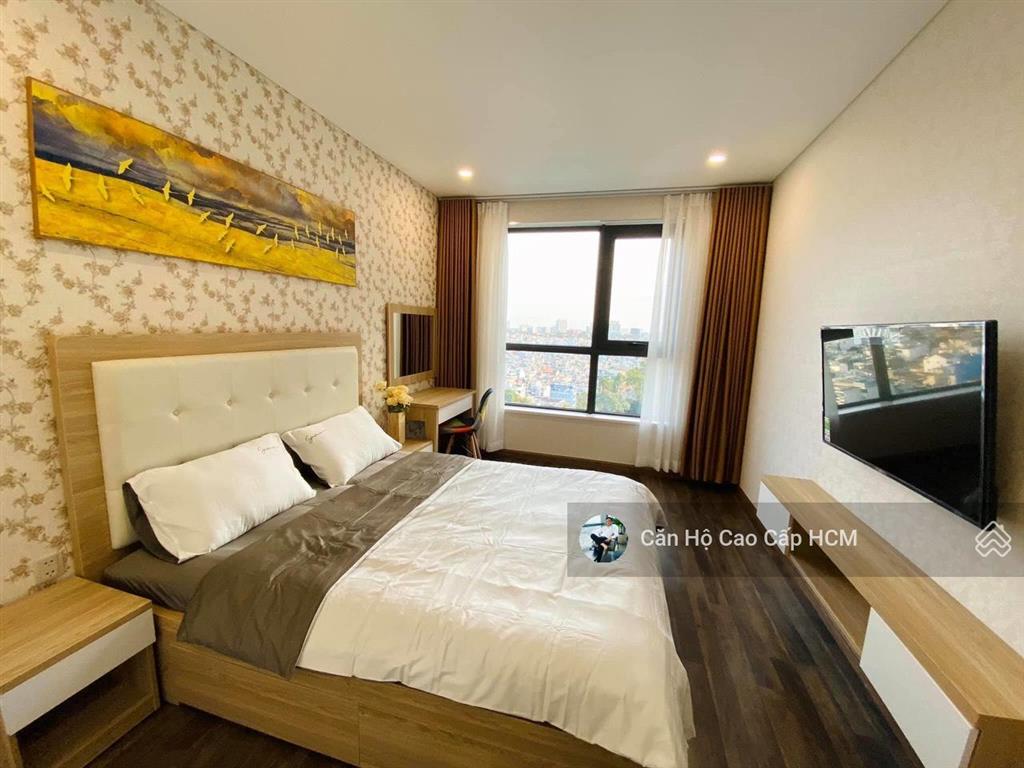 Chủ nhà kẹt tiền bán gấp căn hộ 2pn+1 hà đô centrosa nội thất đẹp, giá tốt. xem nhà ngay 0932 106 ***