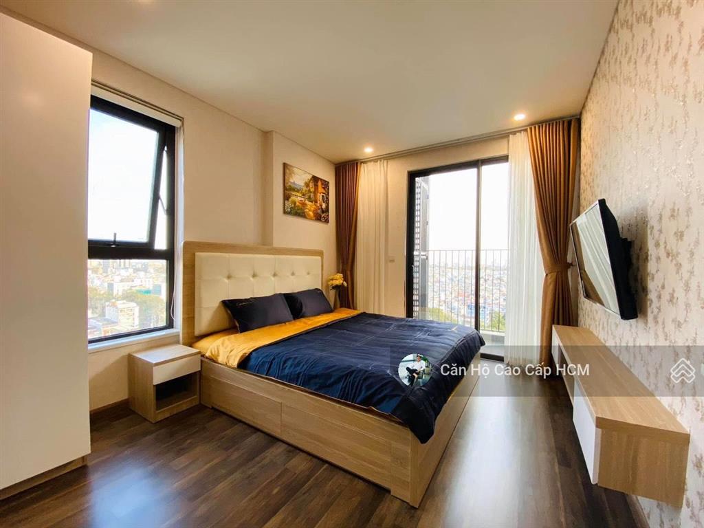 Chủ nhà kẹt tiền bán gấp căn hộ 2pn+1 hà đô centrosa nội thất đẹp, giá tốt. xem nhà ngay 0932 106 ***