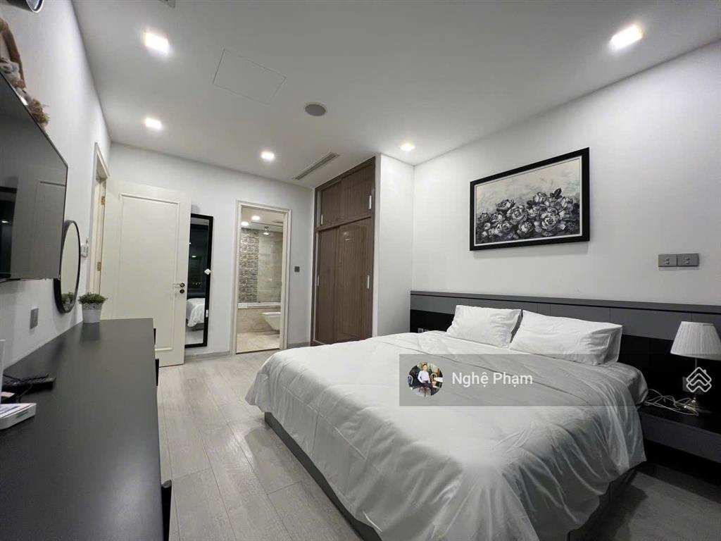 Bán căn hộ 3 phòng ngủ vòng cung vinhomes golden river view landmark 81. hướng nắng sáng, tầng đẹp