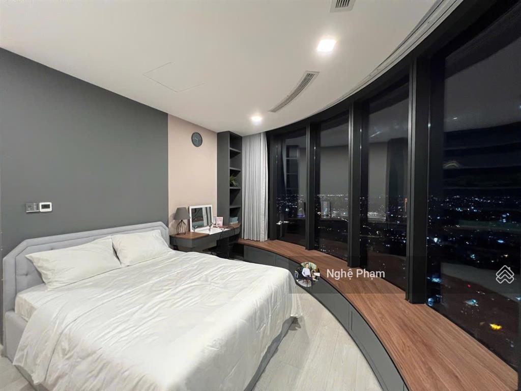 Bán căn hộ 3 phòng ngủ vòng cung vinhomes golden river view landmark 81. hướng nắng sáng, tầng đẹp