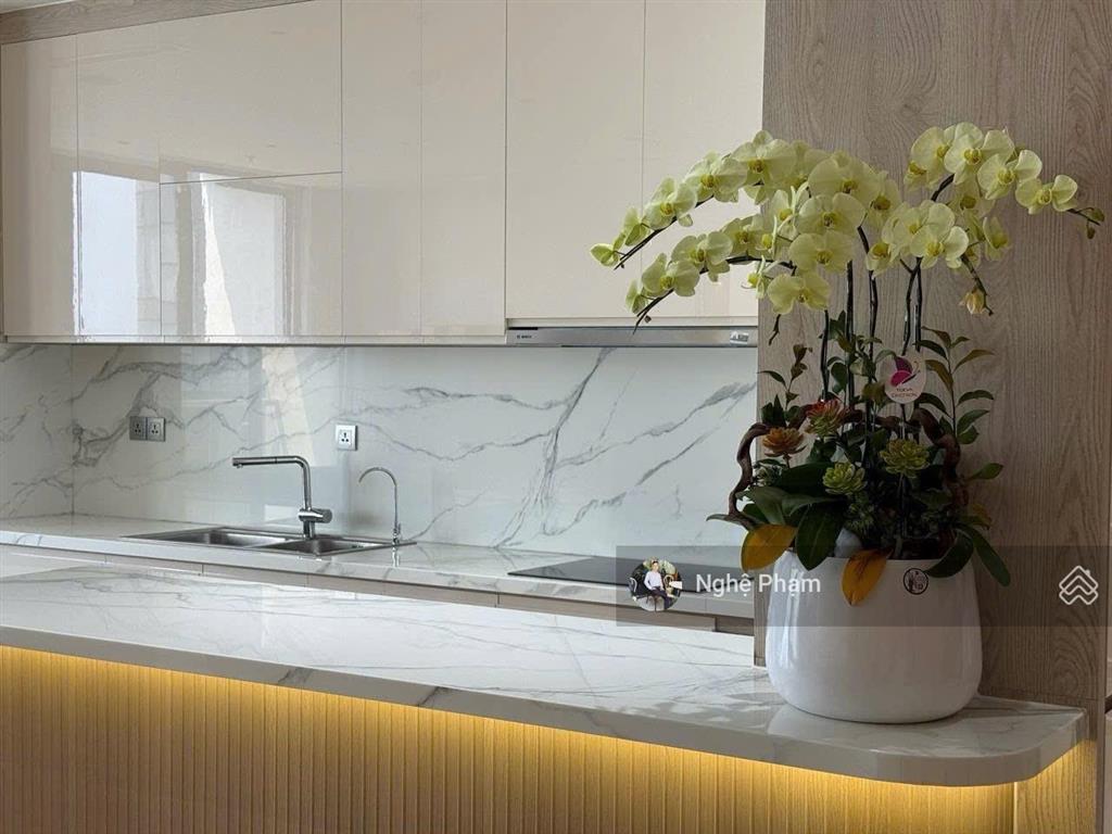 Cần cho thuê căn hộ 3pn vinhomes golden river ba son. view trực diện sông, nội thất cao cấp.