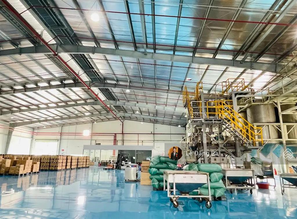 Bán xưởng kcn tp mới, tổng dt 5000m2, xưởng 3000m2, đẹp, cao, nền expoxy mới 90%. giá chỉ 63 tỷ