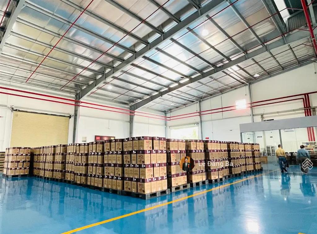 Bán xưởng kcn tp mới, tổng dt 5000m2, xưởng 3000m2, đẹp, cao, nền expoxy mới 90%. giá chỉ 63 tỷ