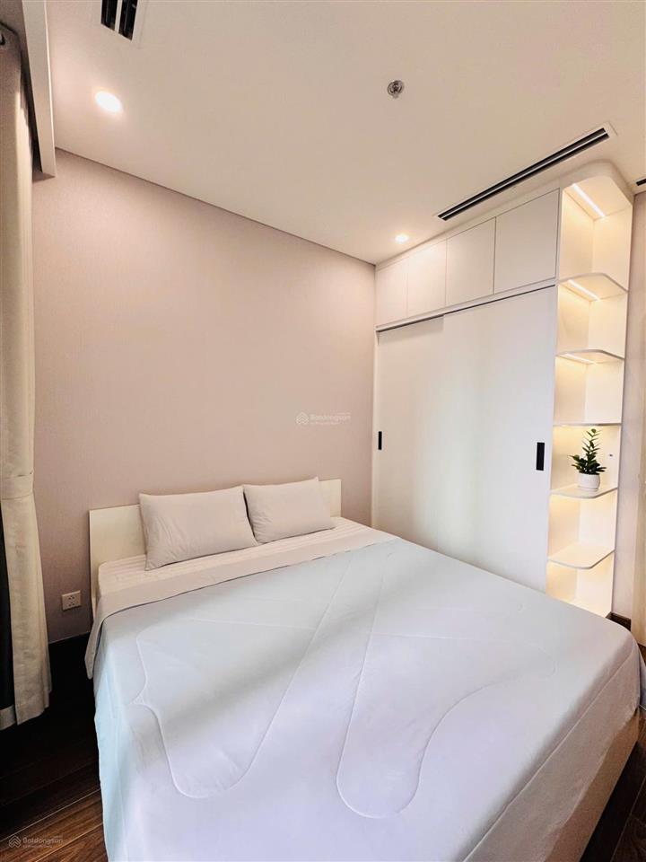 Bán gấp 2pn  2vs, 60.5m2, 5.6 tỷ bao phí, masteri west heights (nhà mới 100%)