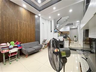 Bán nhà 3 tầng có sân thượng ql13 hiệp bình phước, xe hơi vào tận nơi, dt 4m x 15m, giá 6.7 tỷ