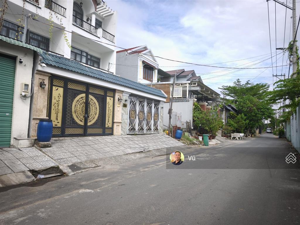 Bán lô đất mặt tiền đường số 9 gần khu biệt thự sông sài gòn, sổ riêng, giá 9.5 tỷ