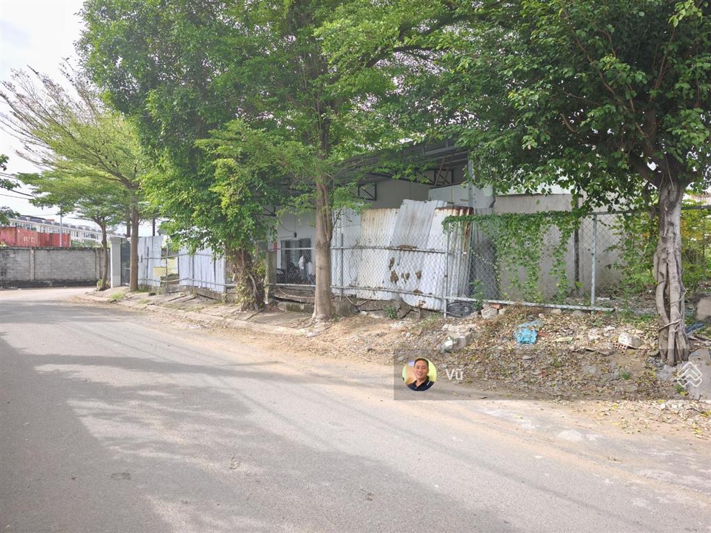 Bán lô đất mặt tiền đường số 9 gần khu biệt thự sông sài gòn, sổ riêng, giá 9.5 tỷ