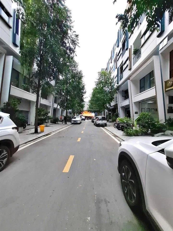 Galaxy ngân hà  kinh doanh  giá đầu tư  95m2  full nội thất thang máy