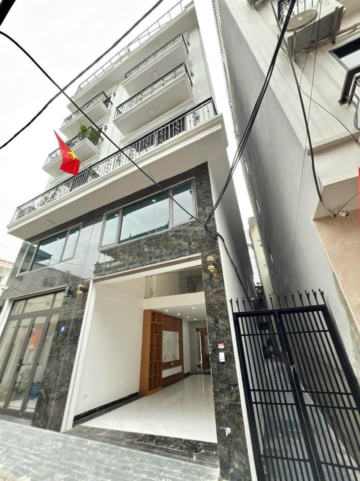 Bán nhà giang biên, hiếm đẹp, lô góc, thang máy, đường nhựa thông