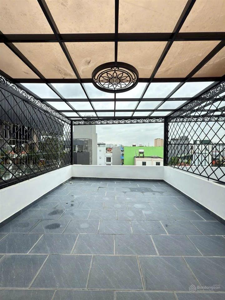 Bán nhà giang biên, hiếm đẹp, lô góc, thang máy, đường nhựa thông