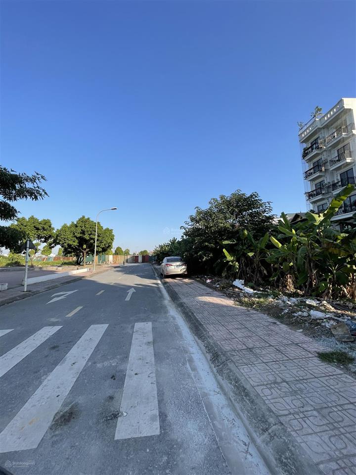 Bán đất đấu giá cự khối, tt9  lô 2 mặt đường ngay gần hồ