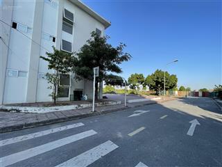 Bán đất đấu giá cự khối, tt9  lô 2 mặt đường ngay gần hồ