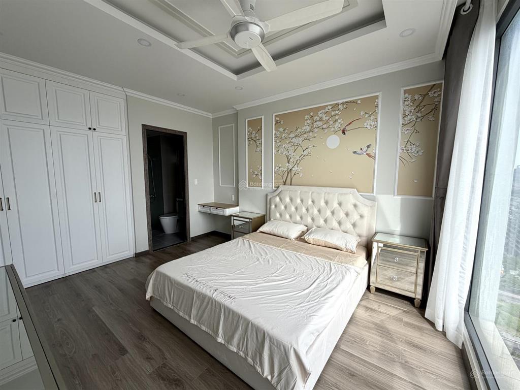 Lavida plus (q.7 cũ)  96m (3pn  2wc)  căn góc. view toàn cảnh phú mỹ hưng. decor đẹp. mới 100%