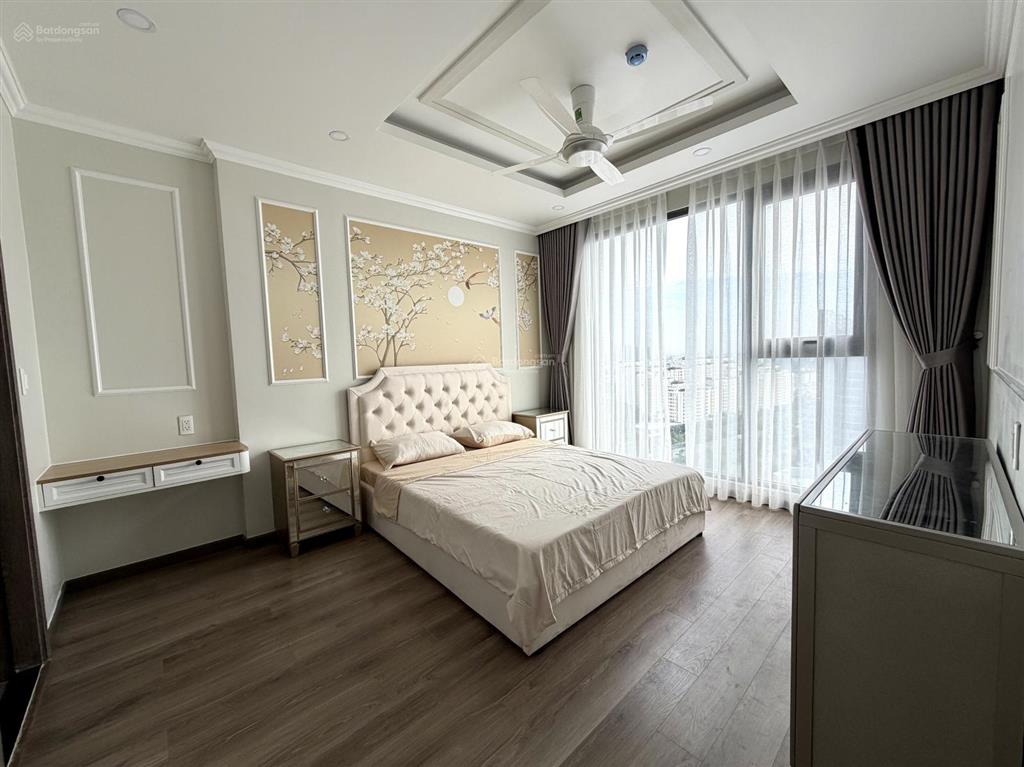 Lavida plus (q.7 cũ)  96m (3pn  2wc)  căn góc. view toàn cảnh phú mỹ hưng. decor đẹp. mới 100%