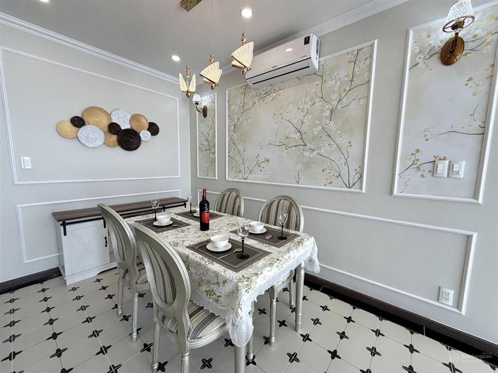 Lavida plus (q.7 cũ)  96m (3pn  2wc)  căn góc. view toàn cảnh phú mỹ hưng. decor đẹp. mới 100%