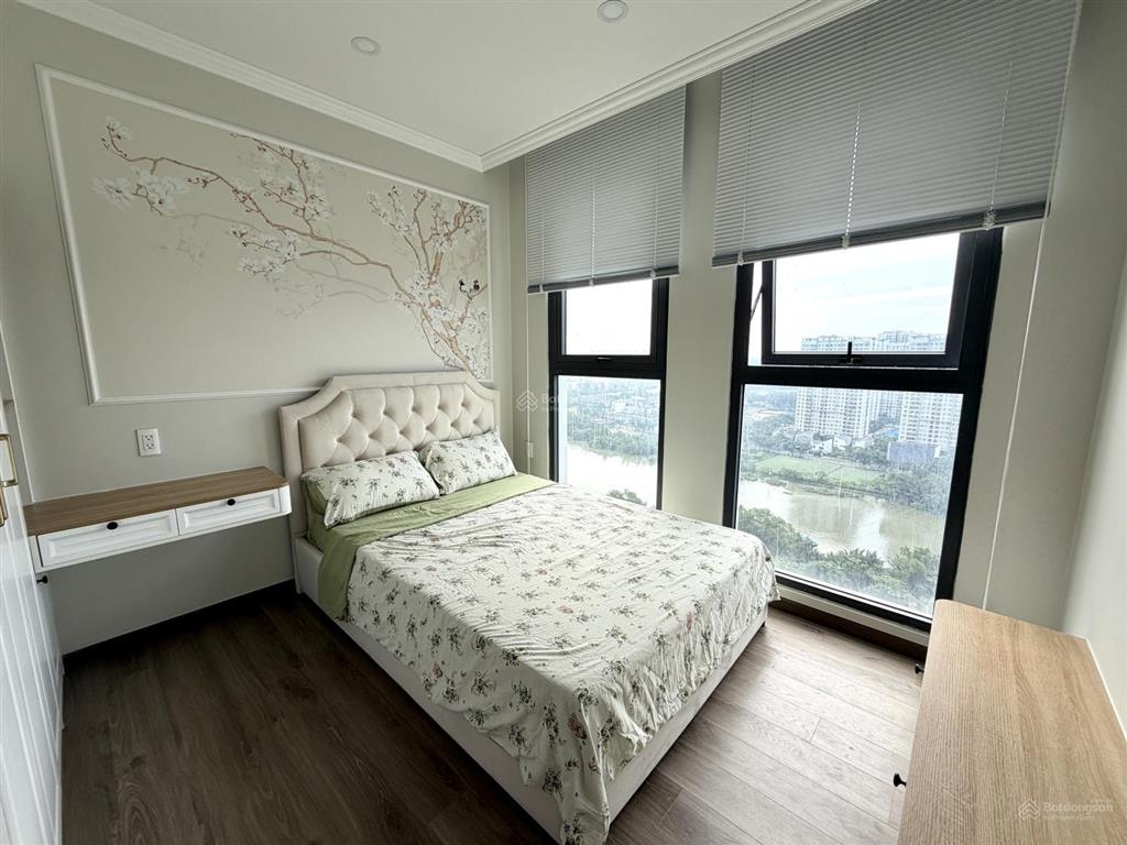 Lavida plus (q.7 cũ)  96m (3pn  2wc)  căn góc. view toàn cảnh phú mỹ hưng. decor đẹp. mới 100%