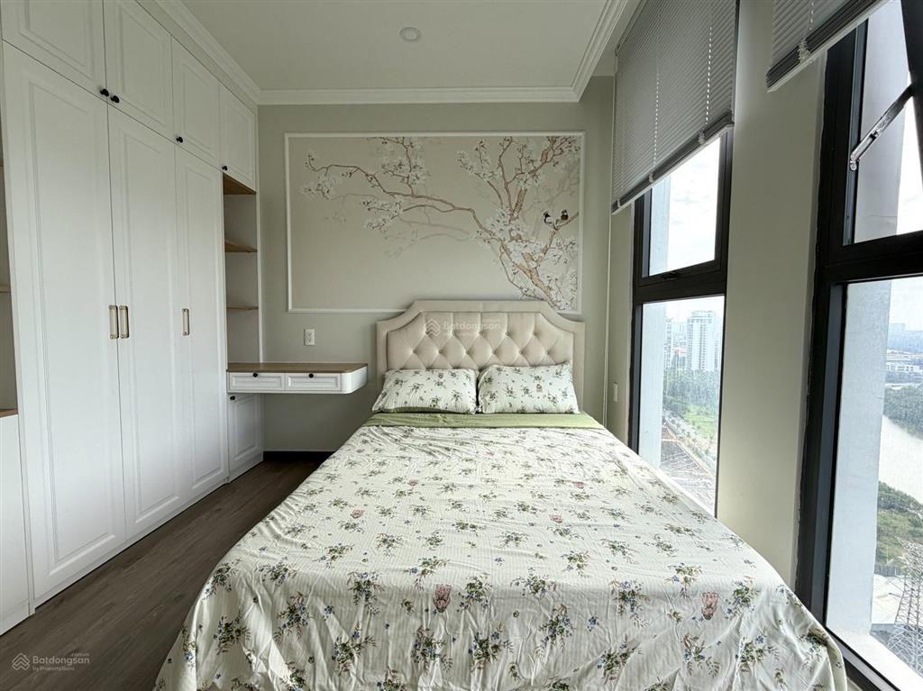 Lavida plus (q.7 cũ)  96m (3pn  2wc)  căn góc. view toàn cảnh phú mỹ hưng. decor đẹp. mới 100%